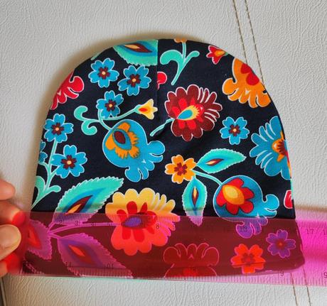 Handmade obojstranná čiapočka, 68