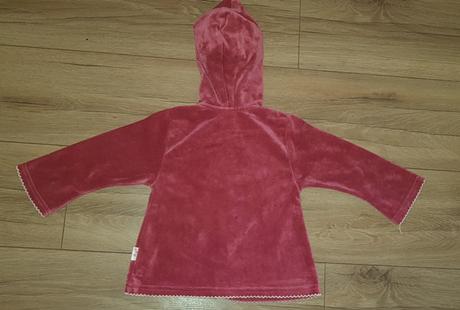 Bordová bundička, 98