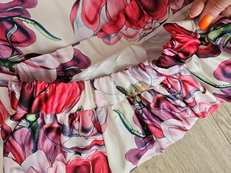 Krasna satenova midi sukna s magnoliami.nova, l / m / s