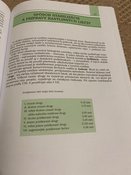 Fytoterapia z pera lekára karol mika  stála 35 eur, 