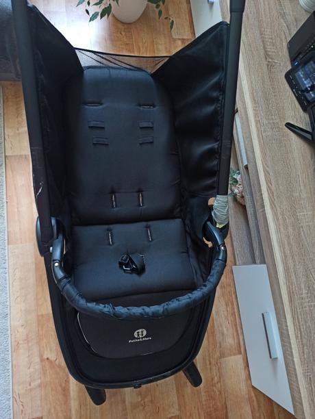 Sedacia časť na petite & mars street, petite&mars,petite&mars street