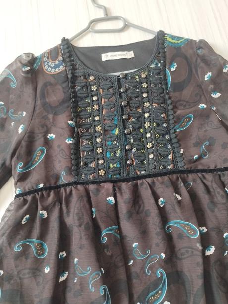 Šaty jaune rouge, l