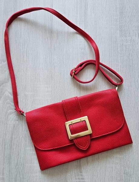 Krásna červená kabelka, 