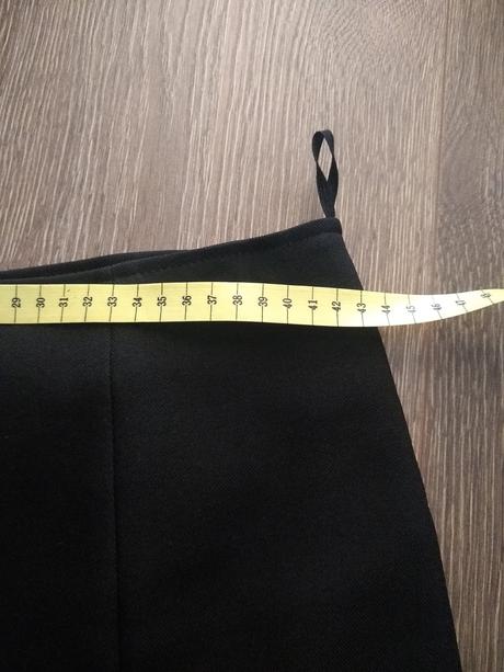 Elegantná čierna sukňa 42, 42