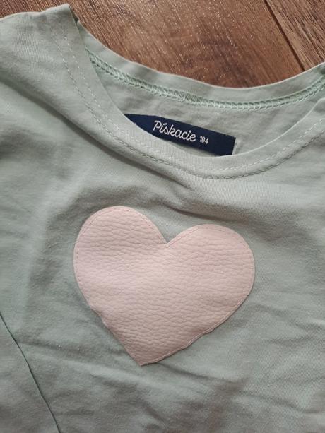 Pískacie tričko, 104