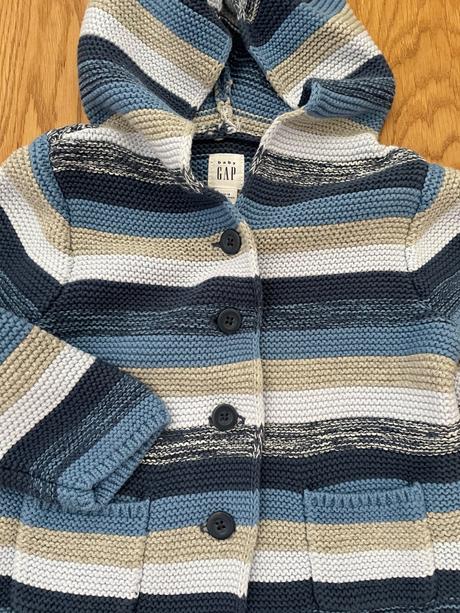 Svetrik s kapucnou a uskami gap, gap,86