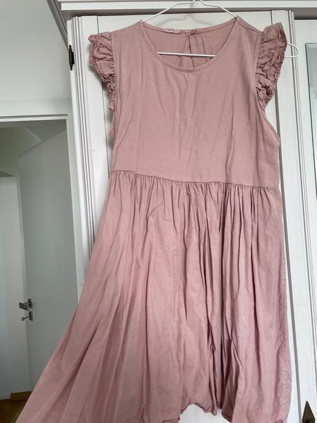 Talianske saty velmi prijemny material padavy, s