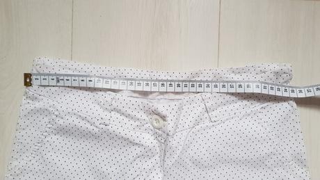 Biele krátke nohavice, s