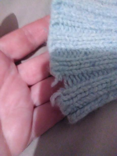 Vlnený bledo modrý pulóver, xs