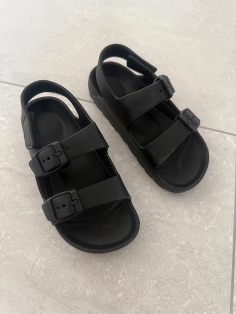 Gumené sandále, 28