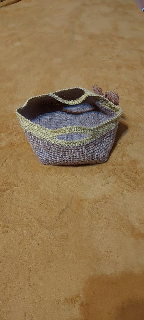 Hačkovaný košík, 