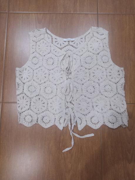 Háčkovaná vesta, reserved,m