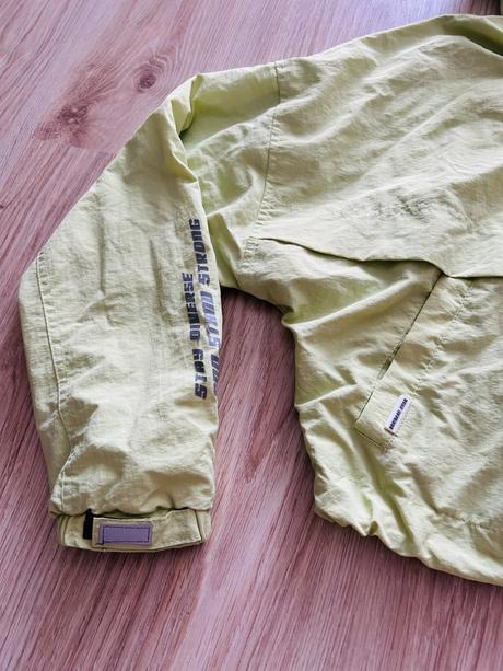 Skvelá reflexná bunda značky bershka, bershka,s