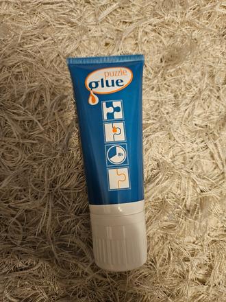 Lepidlo na puzzle,