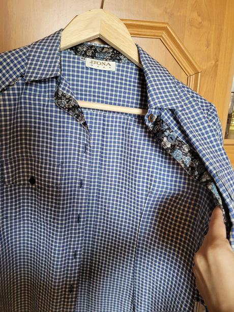 Kockovaná košeľa, 44