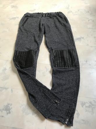 Zaujímavé teplaky, l