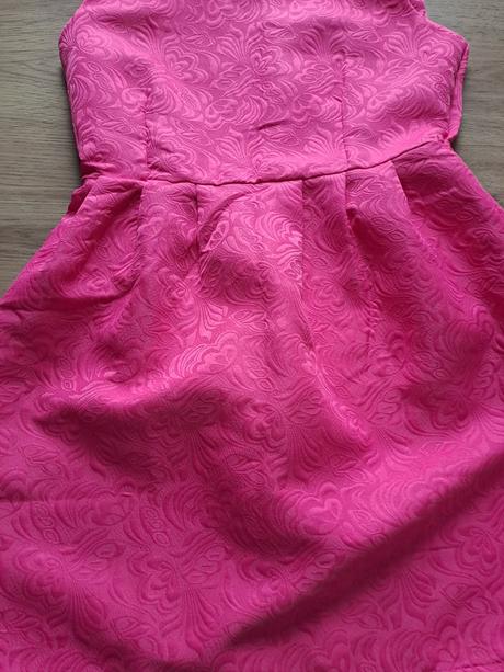 Cyklamenove šaty, s