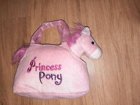 Plyšový koník v taške,