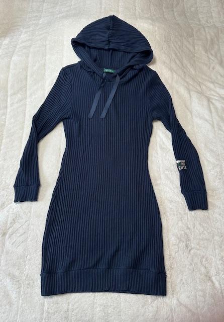 Tmavomodré úpletové šaty s kapucňou zn. magenta, m