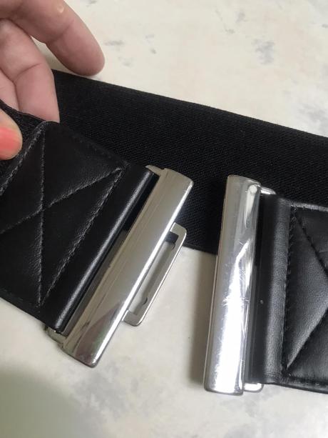 Elastický hrubý opasok,