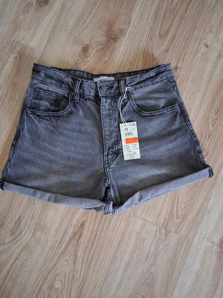 Šedé kraťasy, reserved,38