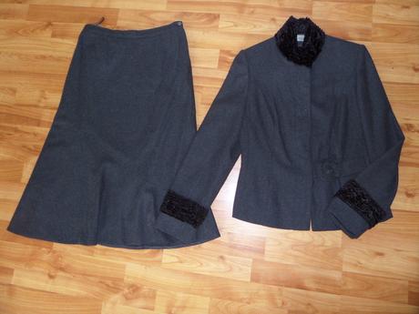 Sivý hrubší kostým, m