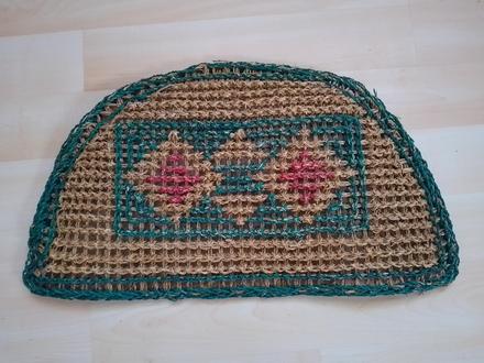 Polkruhová rohožka, 