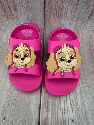 Letné sandálky pre dievčatko veľ 24 s motívom skye, sinsay,24