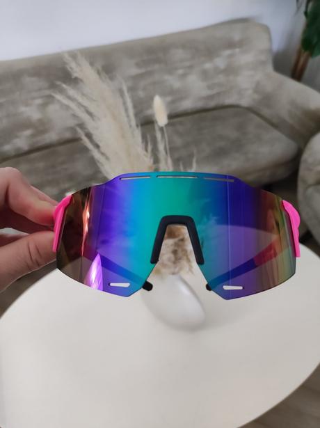 Športové slnečné okuliare,