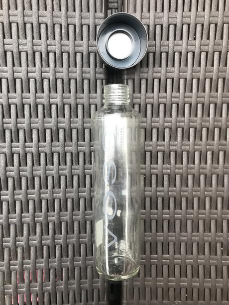 Sklenená fľaša voss,