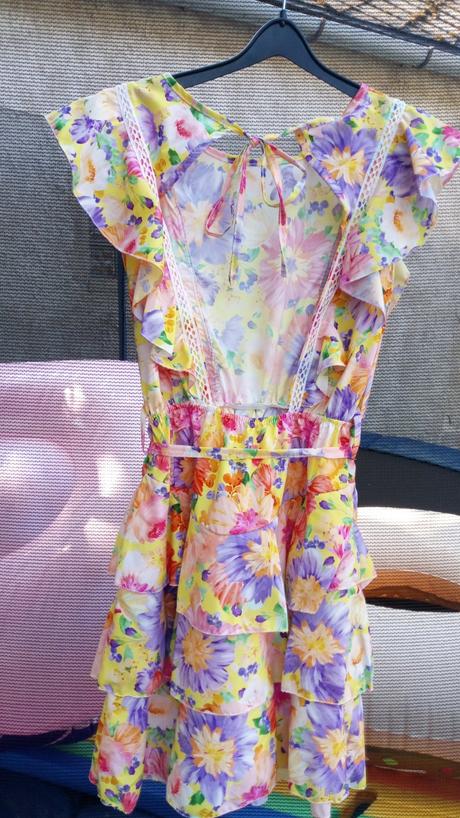 Letné ľahké kvetinove šaty nenosene, s