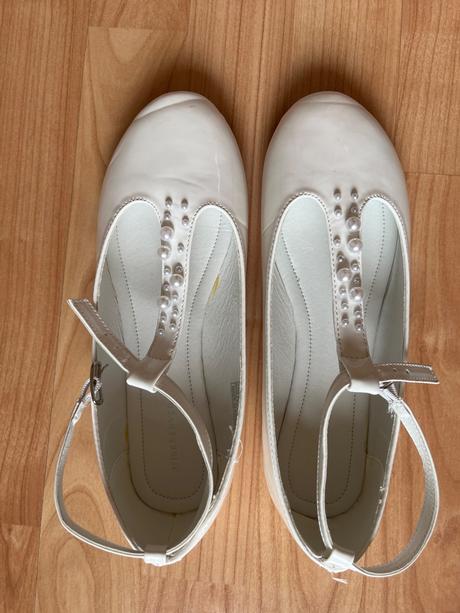 Sandalky, reserved,37