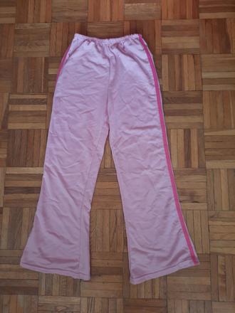 Dievčenské tepláky, 134