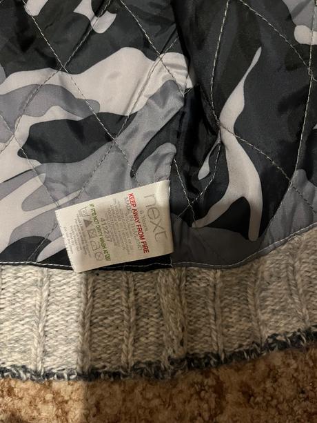 Sivý zateplený svetrík pre 7-8 r., next,122