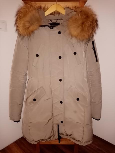 Bcbgmaxazria páperová bunda s pravou kožušinou, m