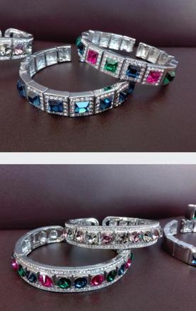 Krásne elegantné náramky s kryštálmi,