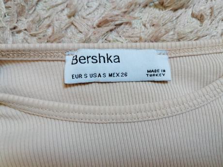 Béžový crop top, bershka,36
