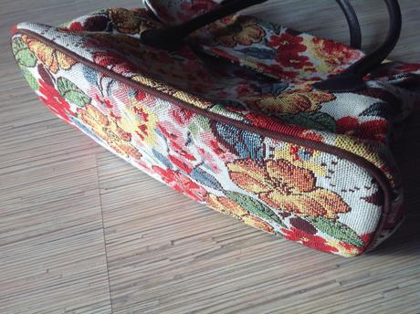 Krasna latkova kabelka sander,