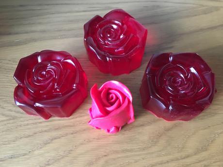 Mydielka  velké ruže, 