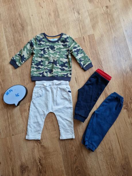 Tepláky a mikinka, 74