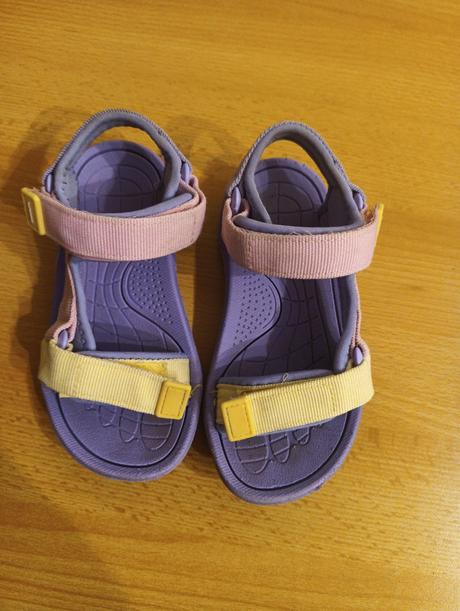 Sandále, 28