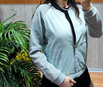 Bledomodrá mikina, s