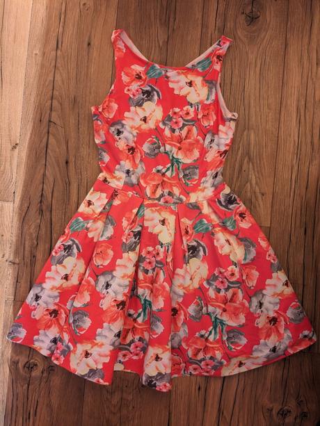 Kvetované šaty, 36