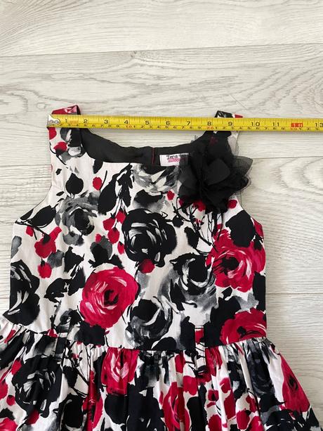 Spoločenské šaty, 116