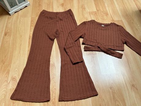 Dievčenský komplet, 134