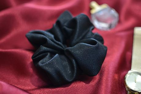 Čierna midi scrunchie gumička, 