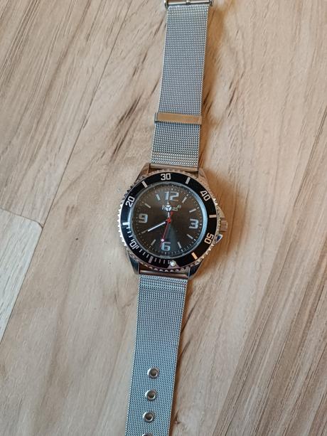 Moderné športové hodinky - kovový remienok, 