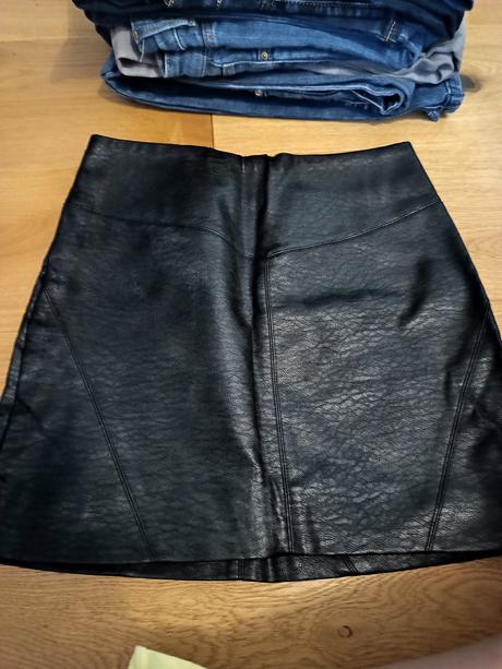 Čierna koženková sukňa, h&m,32