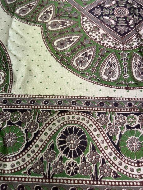 Prehoz na posteľ alebo obrus india, 