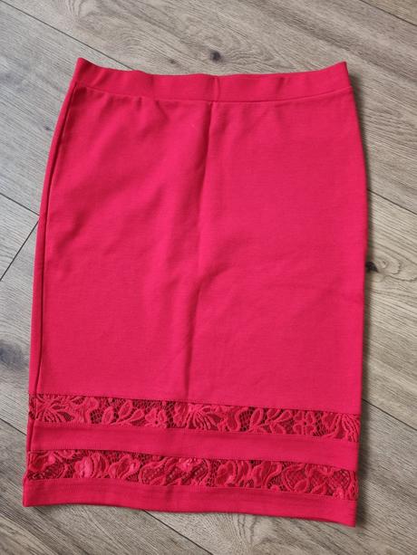 Červená elastická sukňa s, s